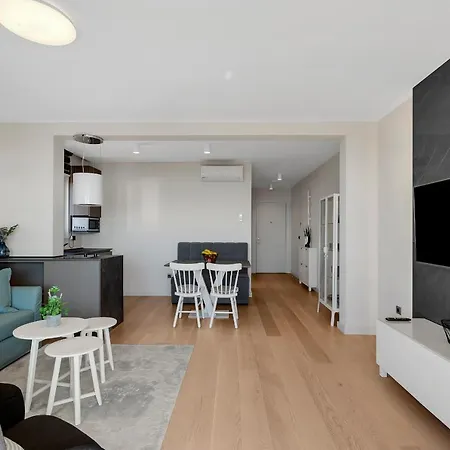 Jelena - Exklusiv Makarska