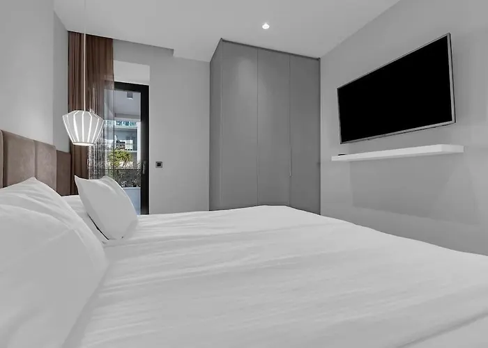 Jelena - Exklusiv מאקרסקה